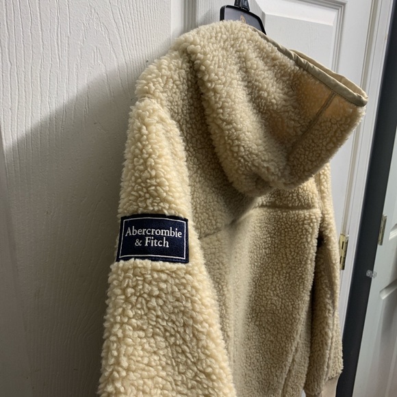 Abercrombie and Fitch reverse Sherpa hoodie size Small ( new ) - Picture 5 of 6